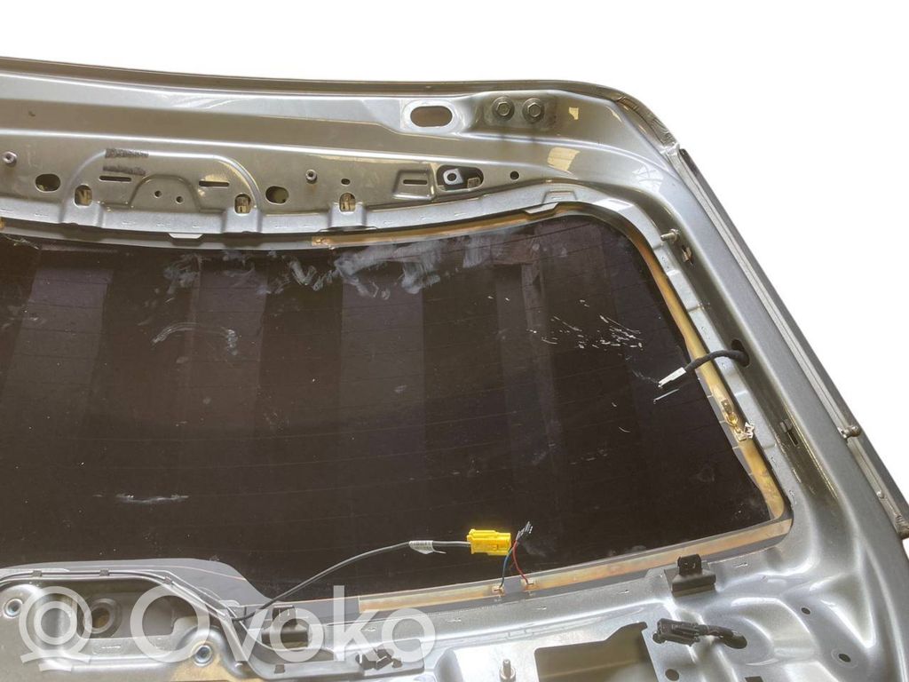 Задняя крышка (багажник)