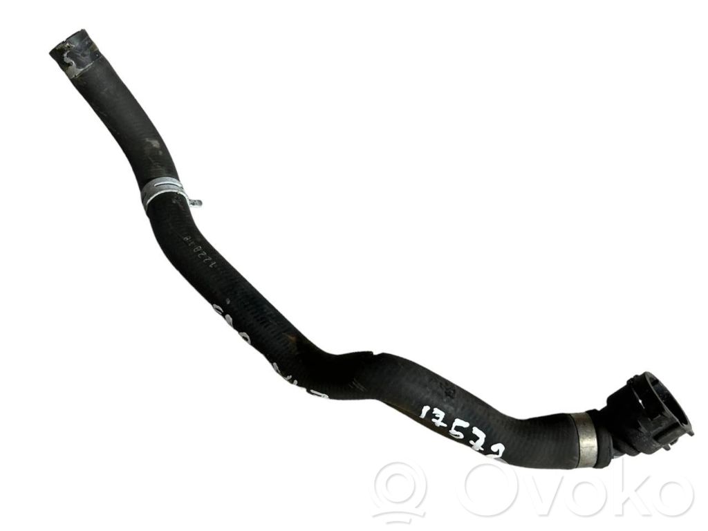 Caurulīte (-es) / šļūtene (-es)