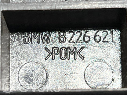 Dzinēja pārsega attaisīšanas rokturītis