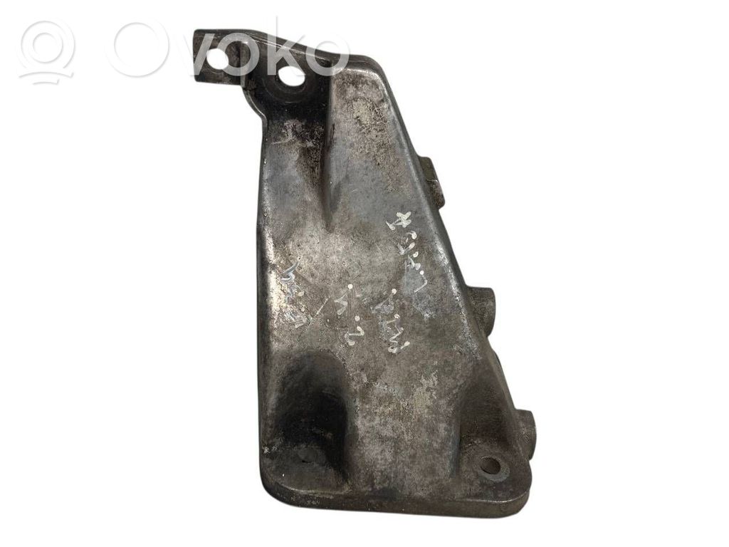 Dzinēja nostiprināšanas stiprinājums-kronšteins