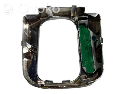 Ātrumu pārslēgšanas sviras dekoratīvā apdare (plastmasas)