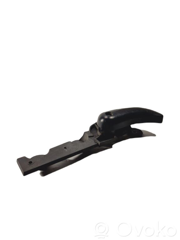 Dzinēja pārsega attaisīšanas rokturītis