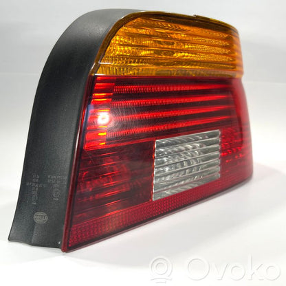 Aizmugurējais lukturis virsbūvē