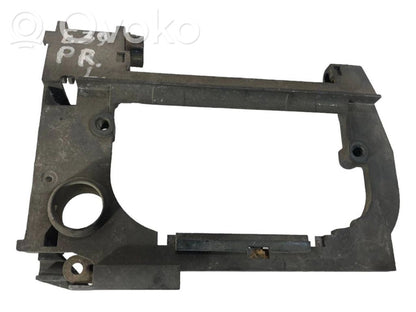 Priekšpusē turētājs / kronšteins ārējam atvēršanas rokturim