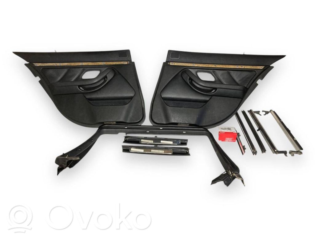 Занавеска на окне сзади