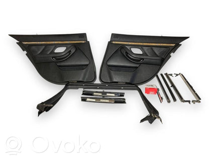 Занавеска на окне сзади