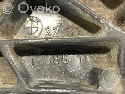 Transmission mounting bracket