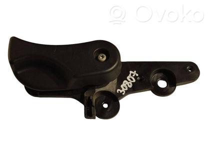 Dzinēja pārsega attaisīšanas rokturītis