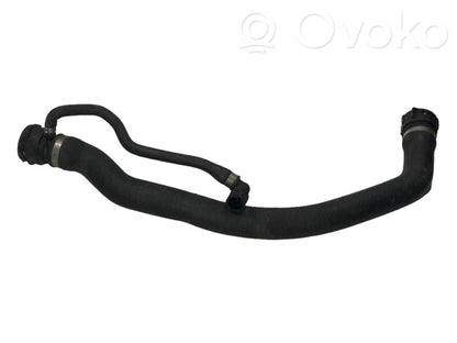 Caurulīte (-es) / šļūtene (-es)