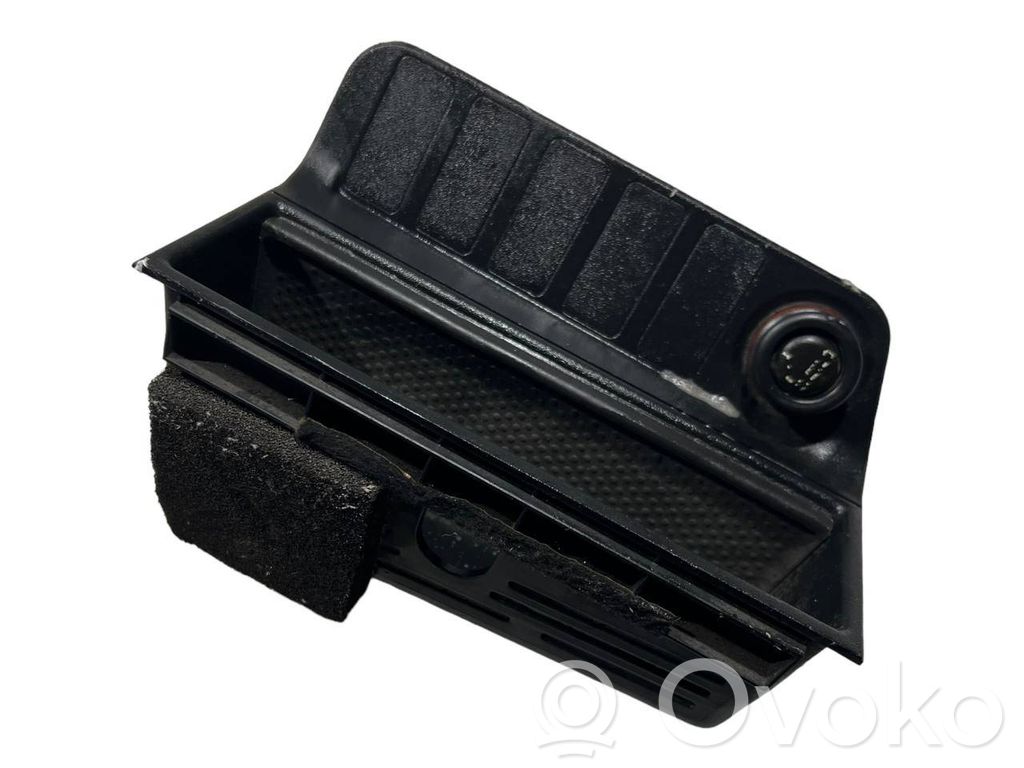 Cigarešu aizdedzināmā dekoratīvā apdare