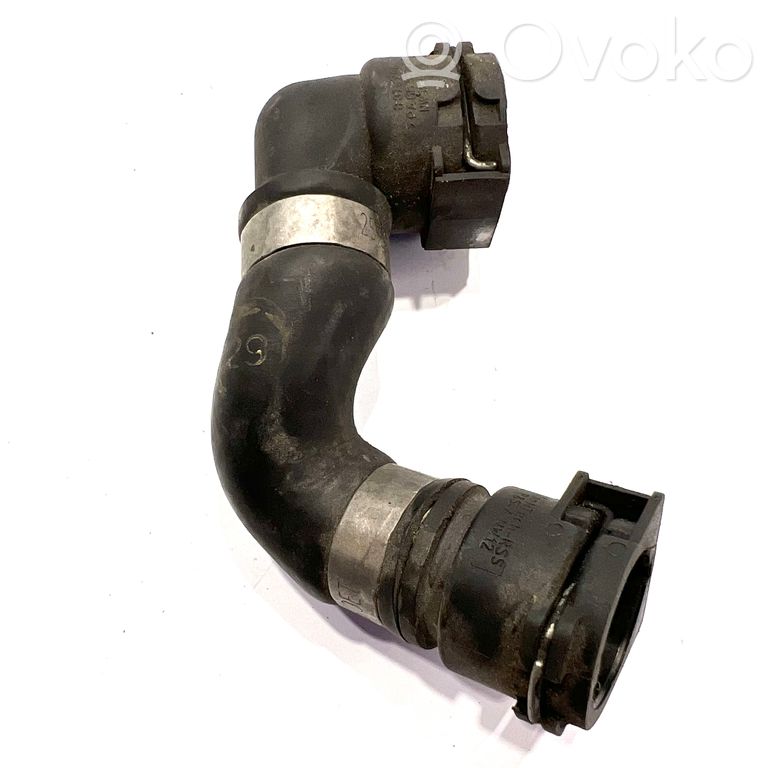 Caurulīte (-es) / šļūtene (-es)