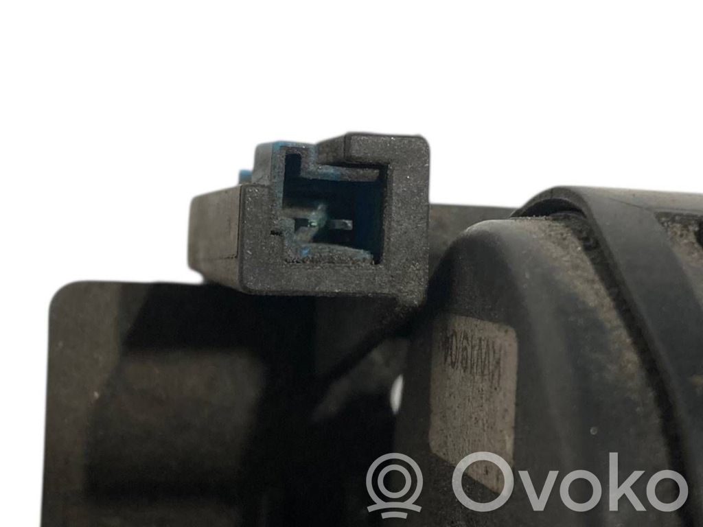 Aizmugurējā pārsega slēdzene