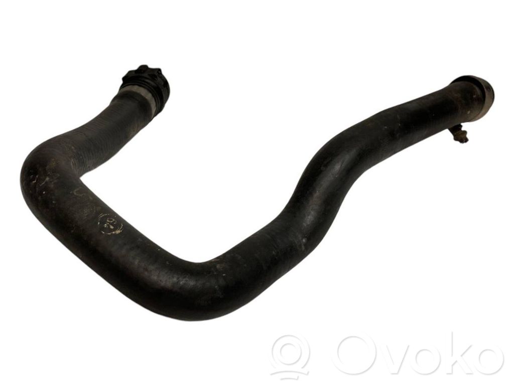 Caurulīte (-es) / šļūtene (-es)