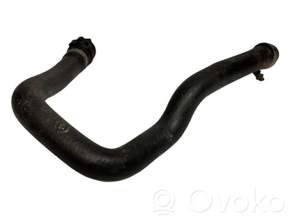 Caurulīte (-es) / šļūtene (-es)