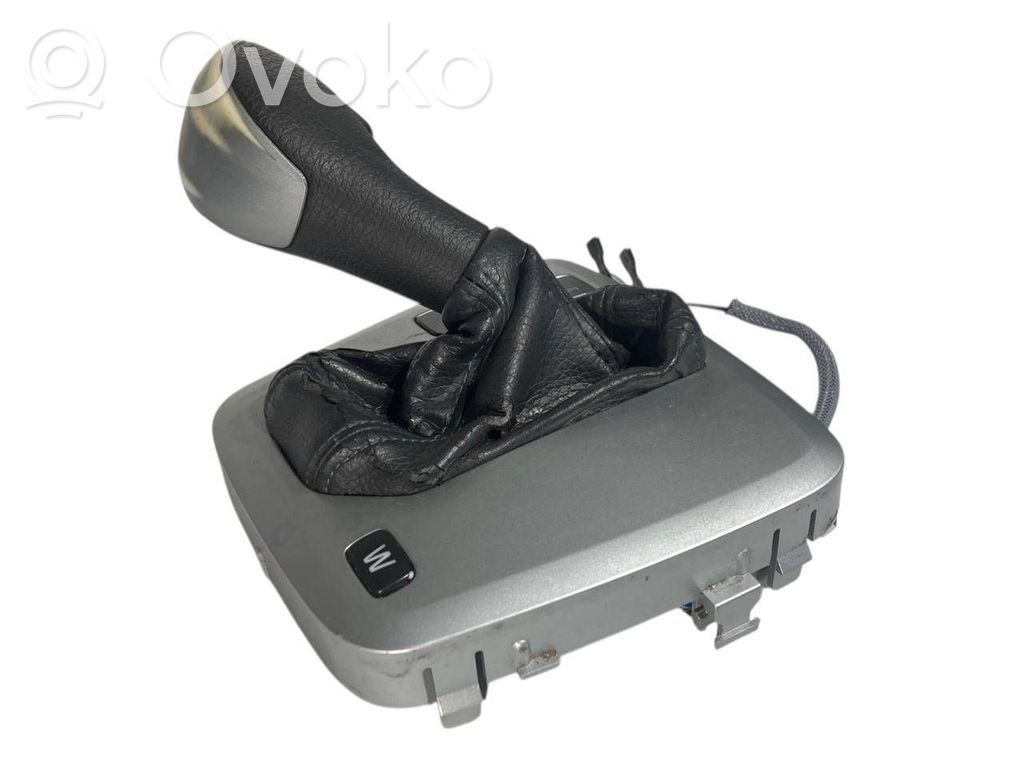 Ātrumu pārslēgšanas sviras dekoratīvā apdare (plastmasas)