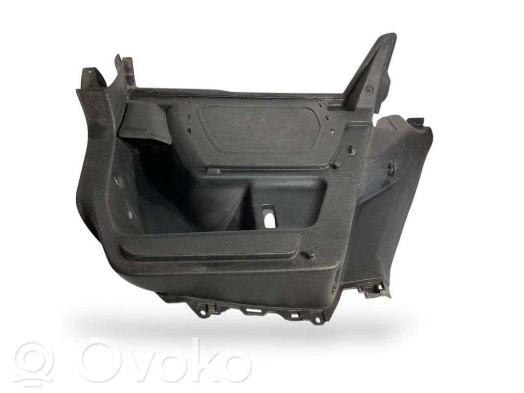 Bagāžnieka sānu apakšējās apdares panelis