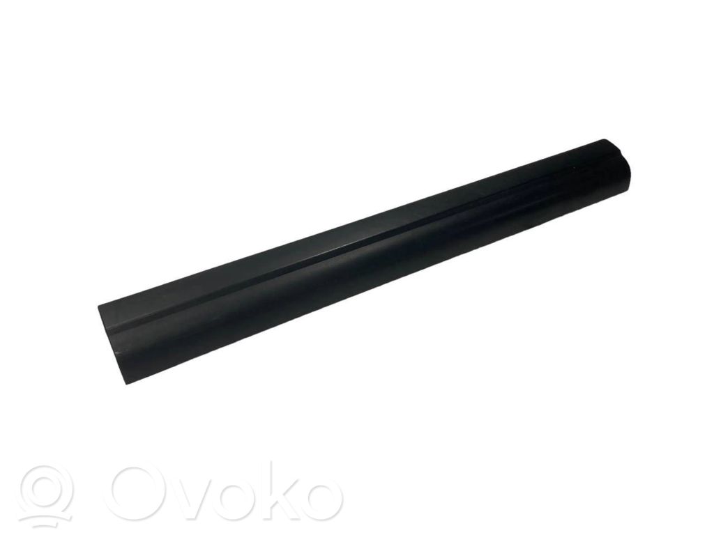 Priekšējā sliekšņa dekoratīvā apdare (iekšējā)