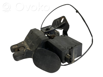 Aizmugurējā pārsega slēdzene