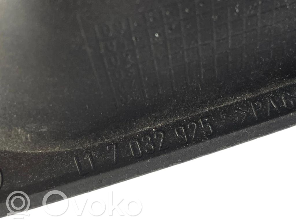 Internal opening handle
