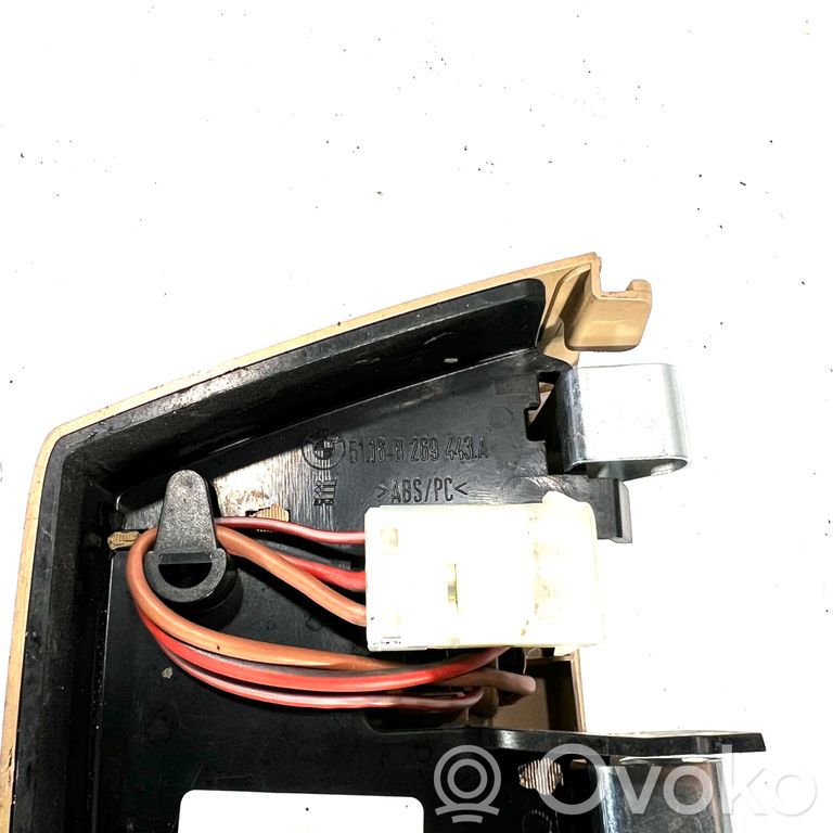 12 V ligzda (aizmugure)