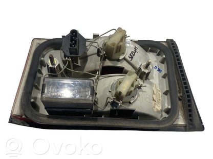 Aizmugurējais lukturis pārsegā