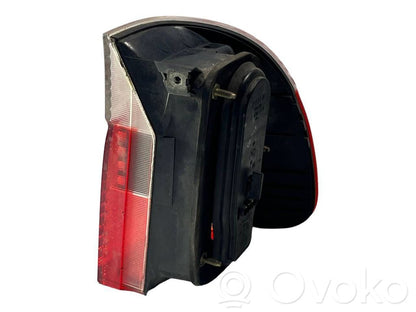 Aizmugurējais lukturis virsbūvē