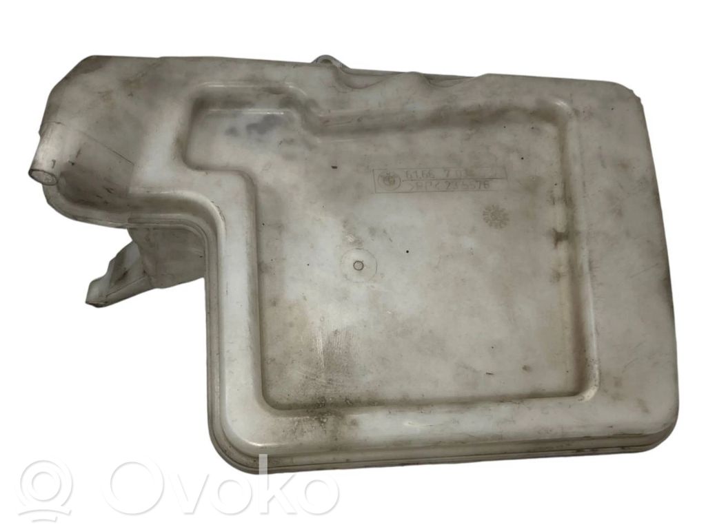 Window fluid tank