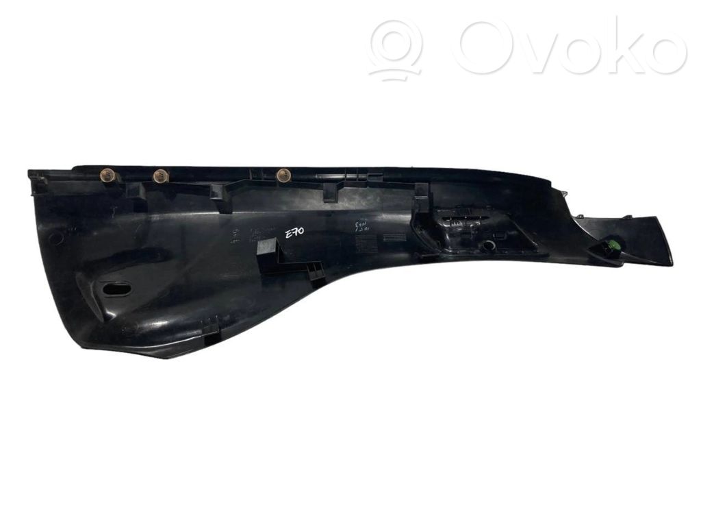 (C) statņa dekoratīvā apdare