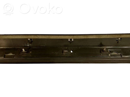 Priekšējā sliekšņa dekoratīvā apdare (iekšējā)