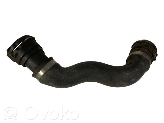 Caurulīte (-es) / šļūtene (-es)