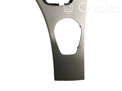 Ātrumu pārslēgšanas sviras dekoratīvā apdare (plastmasas)