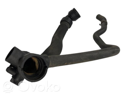 Caurulīte (-es) / šļūtene (-es)