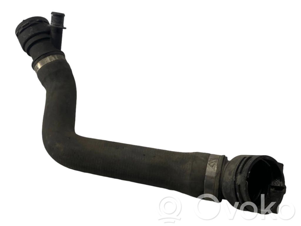 Caurulīte (-es) / šļūtene (-es)