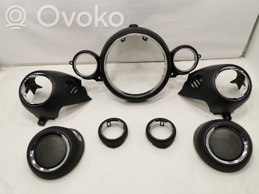 Instrumentu paneļa dekoratīvā apdare