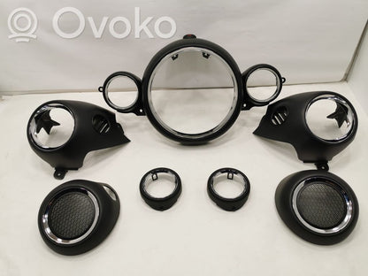 Instrumentu paneļa dekoratīvā apdare