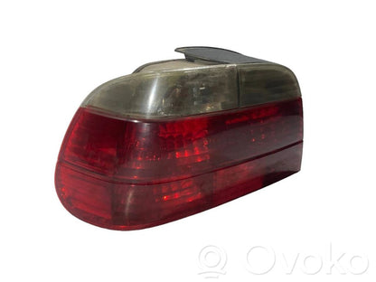 Aizmugurējais lukturis virsbūvē