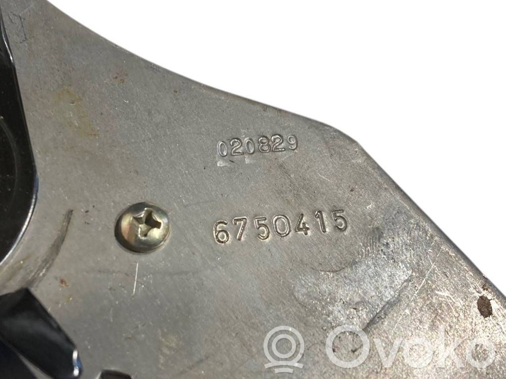 Rokas bremzes mehānisms (salonā)