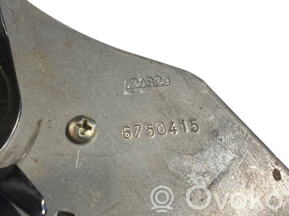 Rokas bremzes mehānisms (salonā)