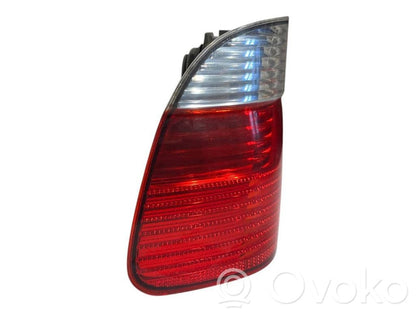 Aizmugurējais lukturis virsbūvē