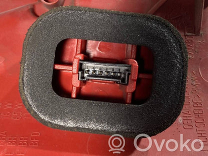 Aizmugurējais lukturis virsbūvē