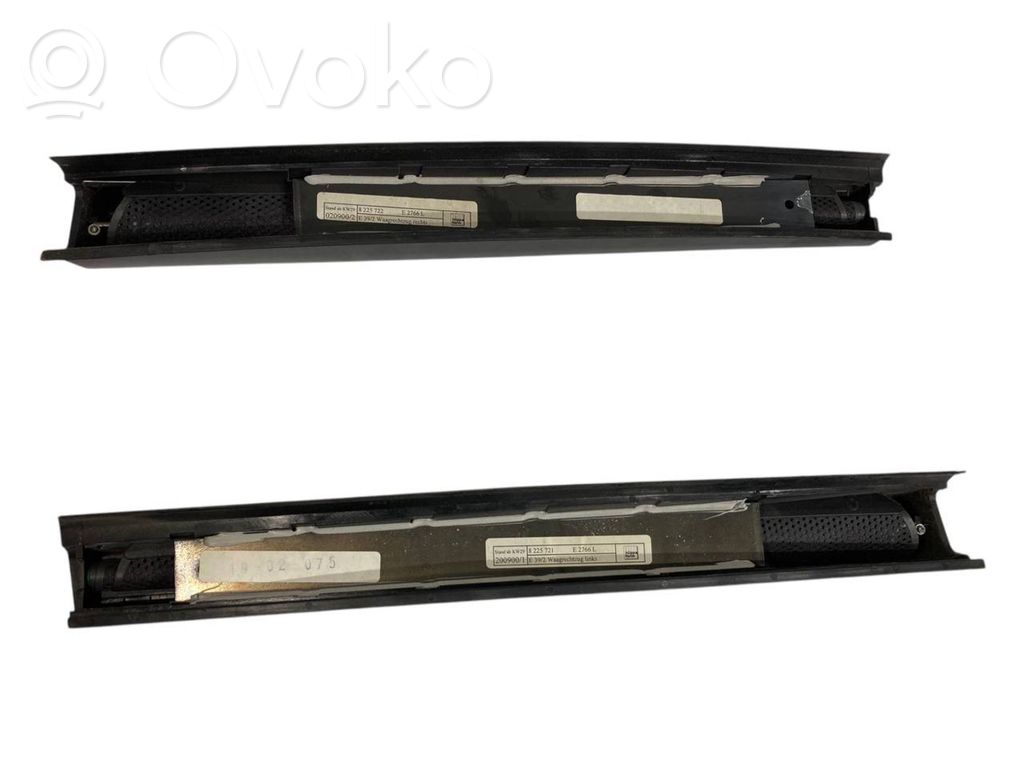 Занавеска на окне сзади