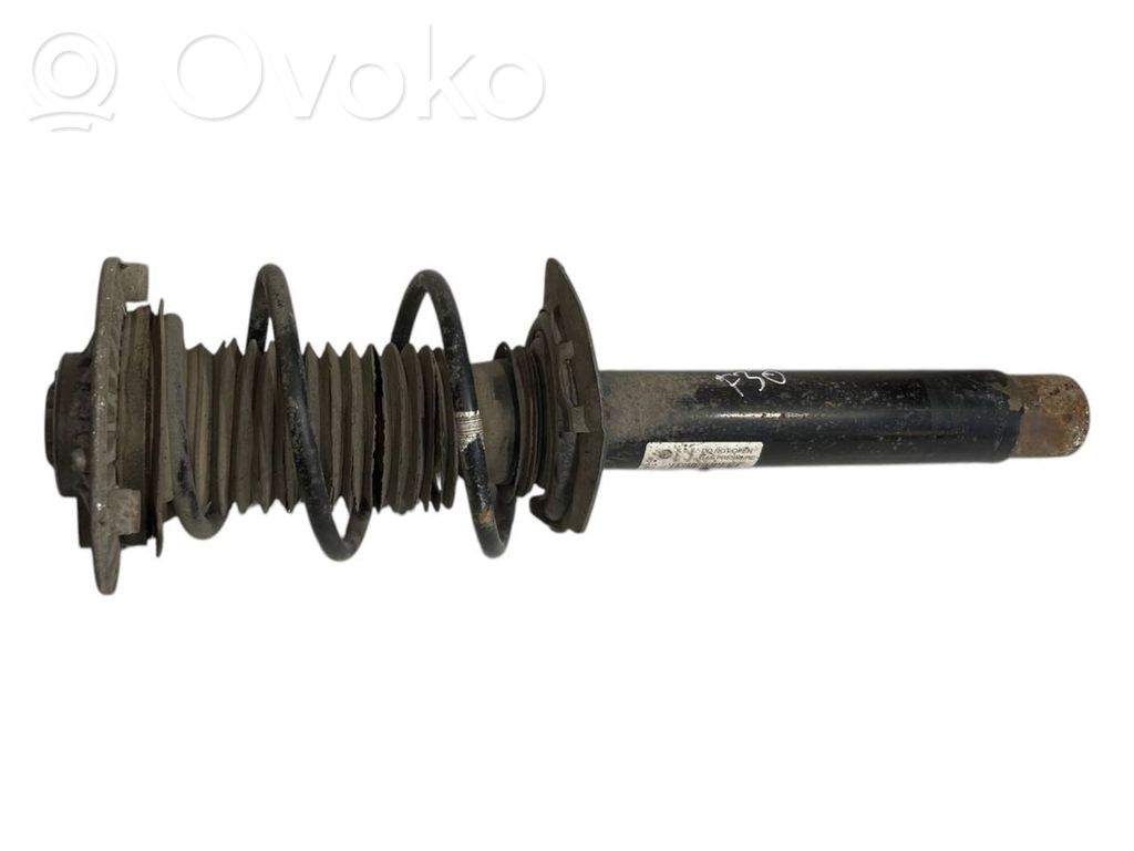 Priekšpusē amortizators ar atsperi