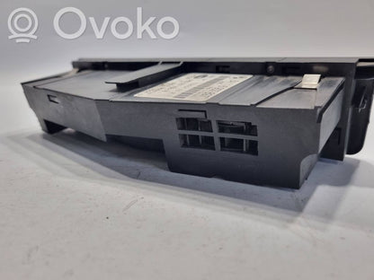 Gaisa kondicioniera / klimata kontroles / salona apsildes vadības bloks (salonā)