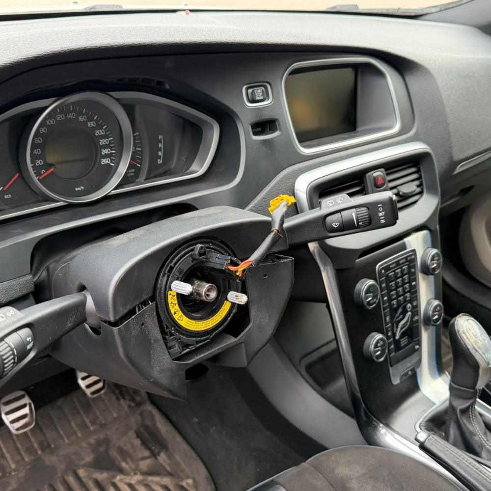 Volvo V40 R-Design 2012 – запчасти