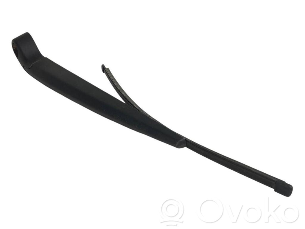 Aizmugurējā loga tīrītāja kājiņa