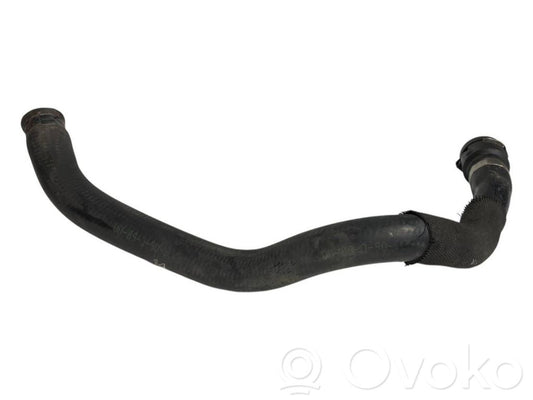 Caurulīte (-es) / šļūtene (-es)