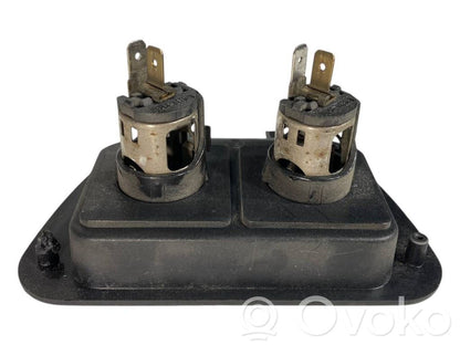 12 V ligzda (aizmugure)