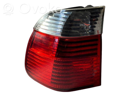 Aizmugurējais lukturis virsbūvē