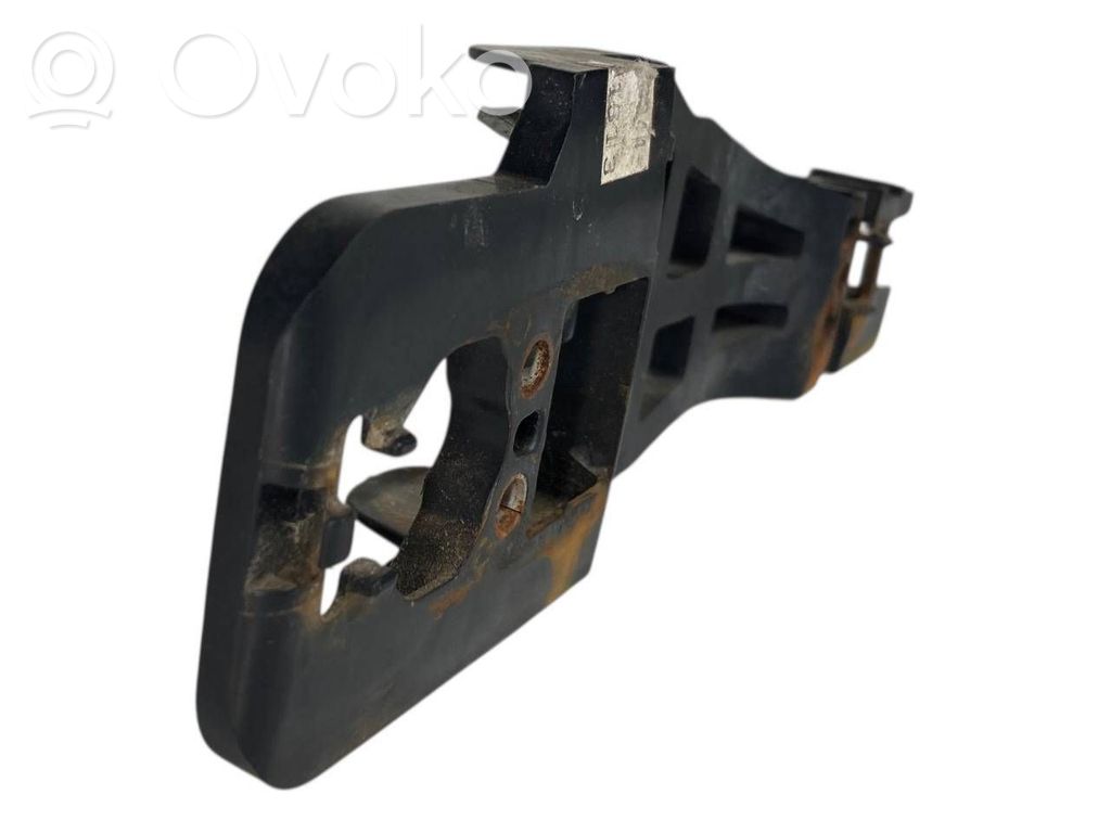 Priekšpusē turētājs / kronšteins ārējam atvēršanas rokturim