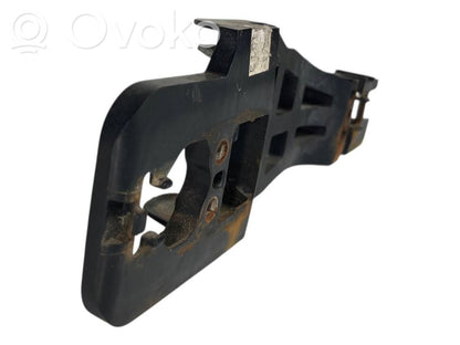 Priekšpusē turētājs / kronšteins ārējam atvēršanas rokturim